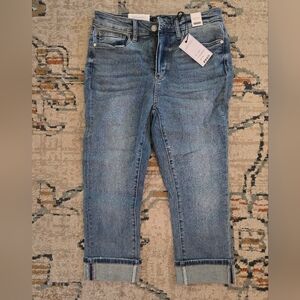 Women's Mid Rise Cuffed Capris